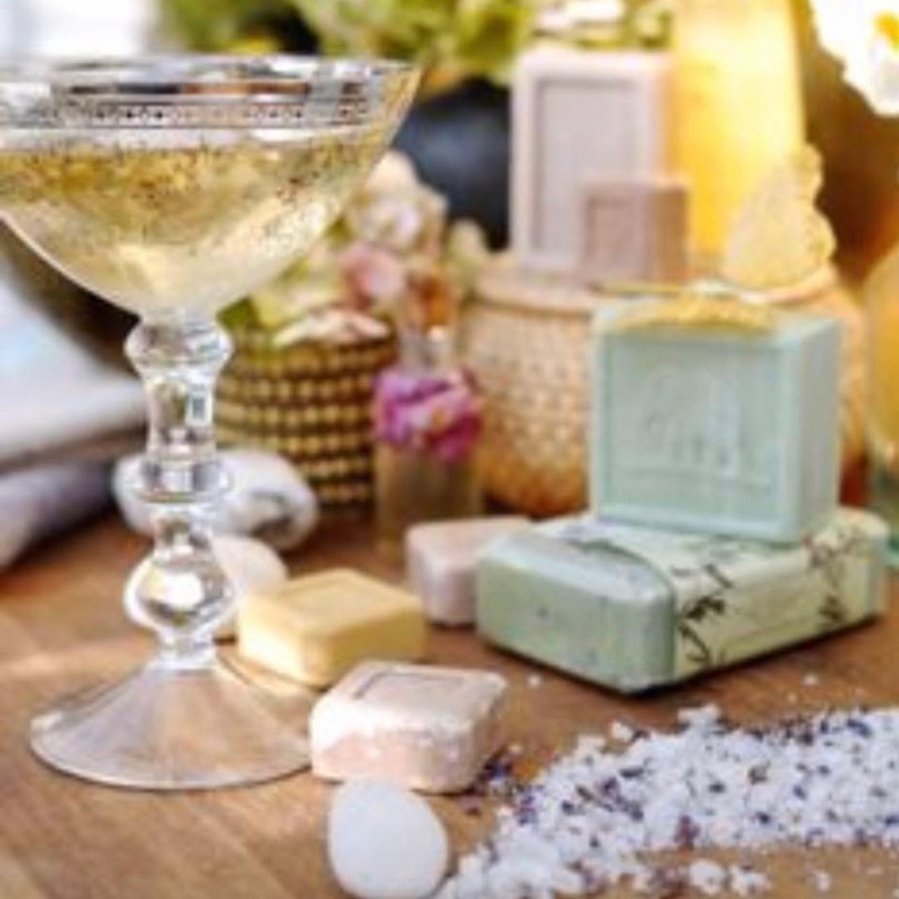 Share showw/ @lhtreasures560 she kindly runs my items -Sat 8 am /Sun 9am eastern